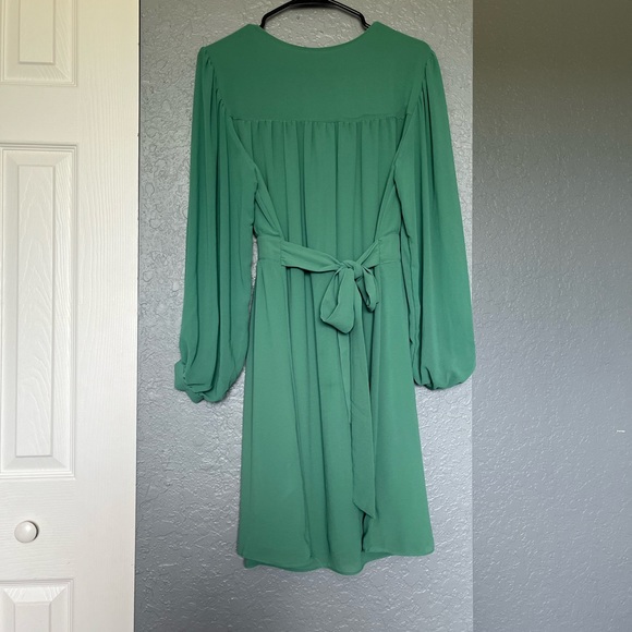 H&M short v-neck dress - Picture 4 of 4